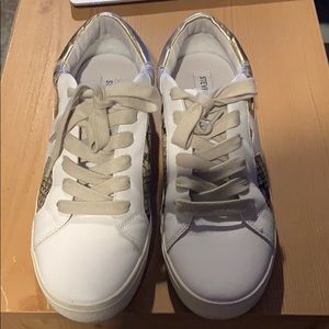 Steve Madden star sneakers